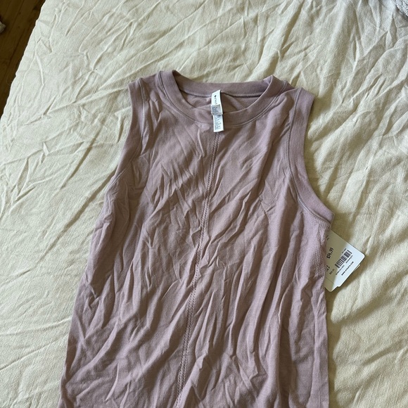 ASCENT SEAMLESS TANK
CAMISOLE SANS COUTURES
ASCENT - Picture 3 of 5